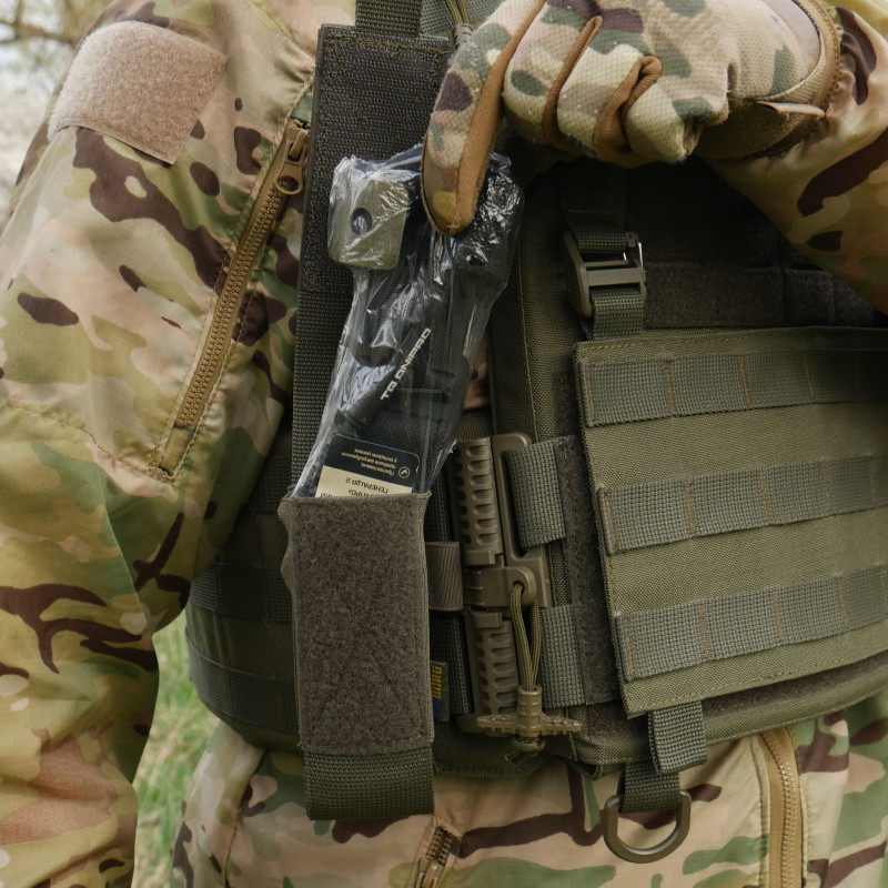 Подсумок под турникет открытого типа с креплениями для тактических ножниц и маркера хаки.